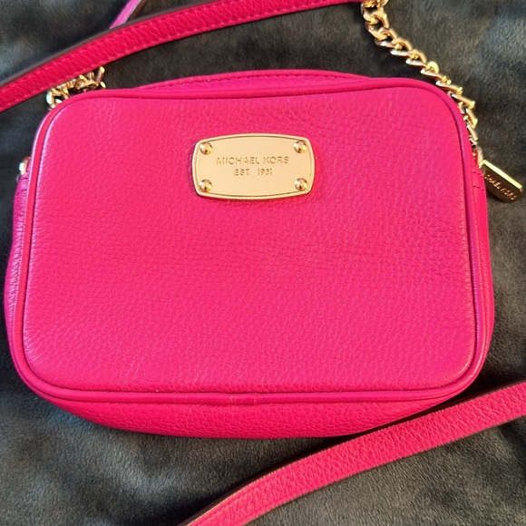 MICHAEL KORS HAMILTON HOT PINK LEATHER MESSENGER CROSSBODY BAG GOLD CHAIN SMALL - Picture 1 of 9